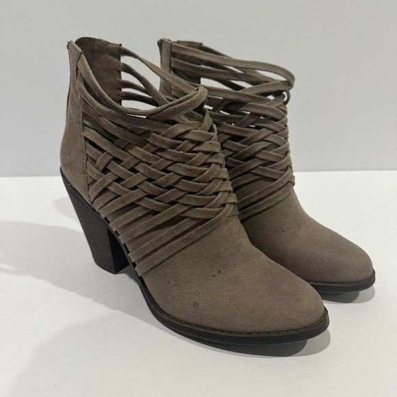 The Unbranded Brand Shoes - Brown Wedge Heels size. 8.5